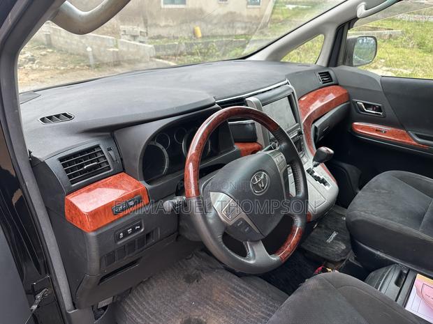 Toyota Vellfire Z 2.4 FWD 7-Seater 2010 Black