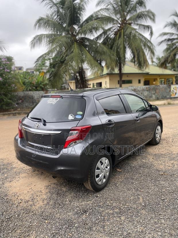 Toyota Vitz 2015 Gray