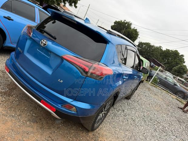 Toyota RAV4 LE AWD 2019 Blue