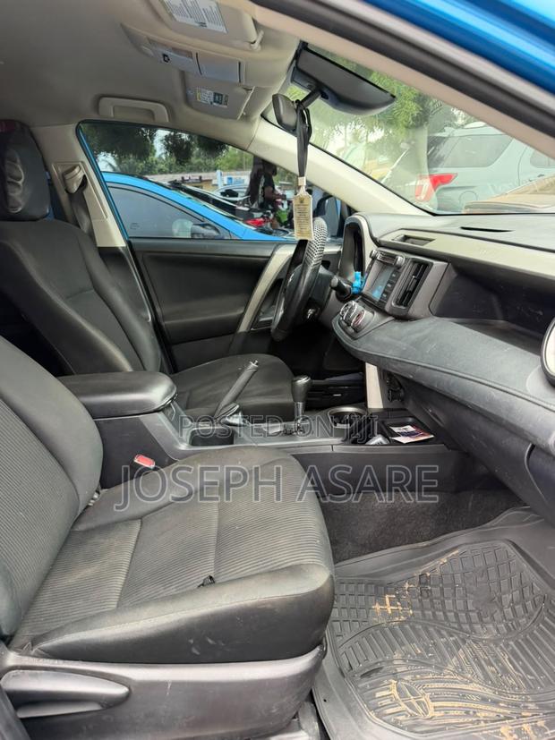 Toyota RAV4 LE AWD 2019 Blue