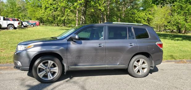 Toyota Highlander Limited 2012 Gray