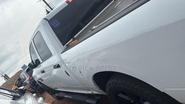 RAM 1500 2022 White
