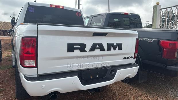 RAM 1500 2022 White