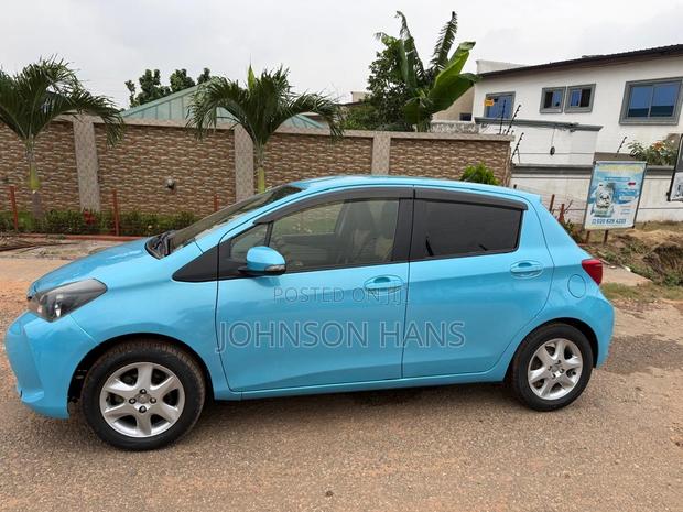 Toyota Vitz 1.3 FWD 3dr 2015 Blue