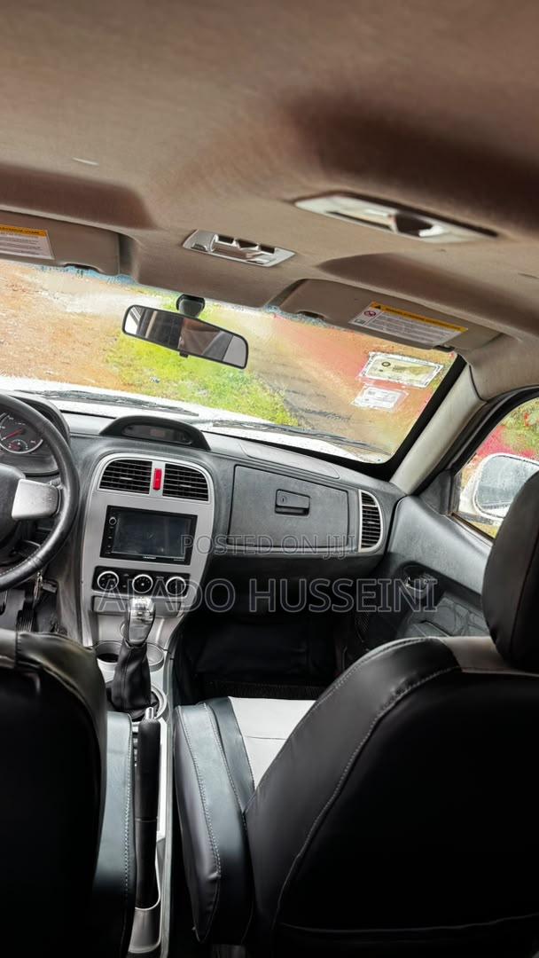 Tata Xenon 2024 White