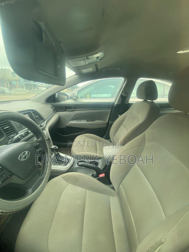 Hyundai Elantra Limited Sedan FWD (2.0L 4cyl 6A) 2017 Silver