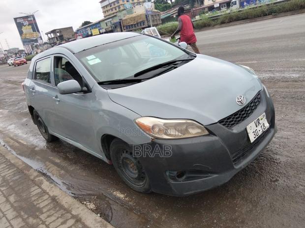 Toyota Matrix Hatchback FWD (1.8L 4cyl 5M) 2010 Blue