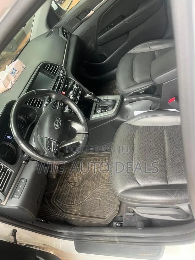 Hyundai Elantra 2019 White