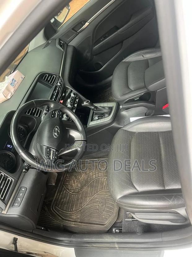 Hyundai Elantra 2019 White