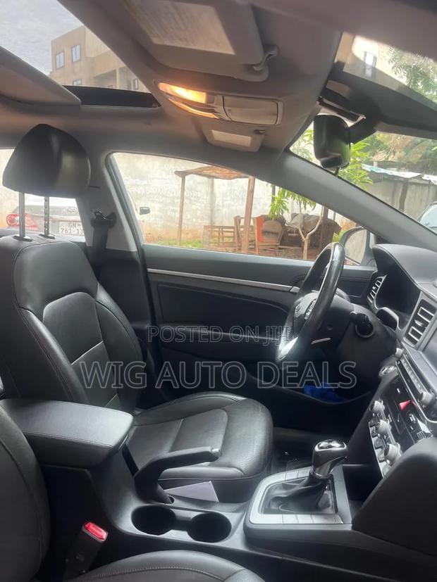 Hyundai Elantra 2019 White