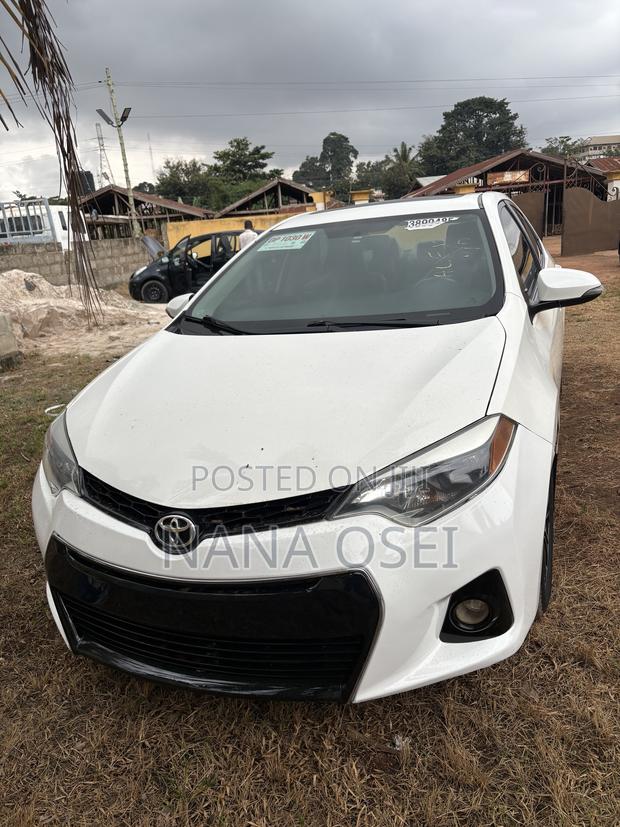 Toyota Corolla S 4dr Sedan (1.8L 4cyl CVT) 2015 White