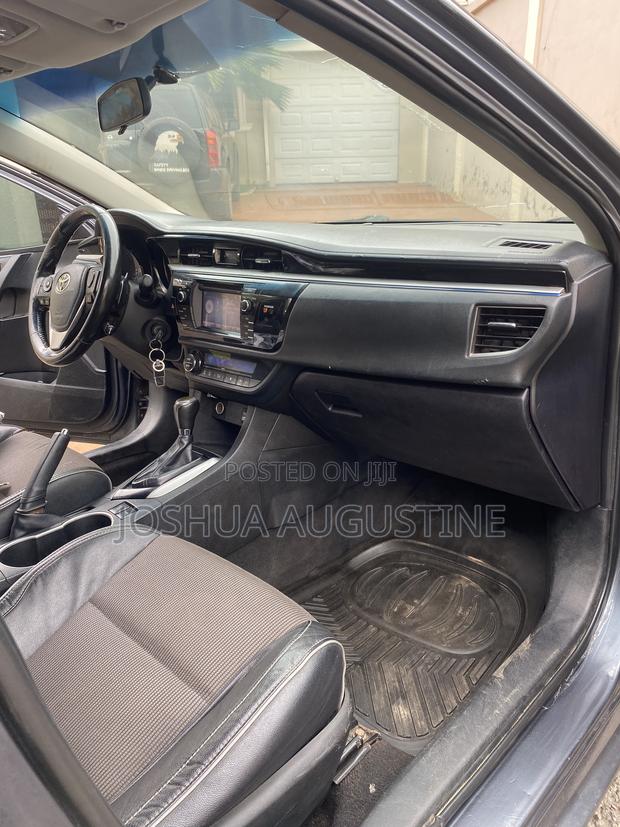 Toyota Corolla 2016 Gray