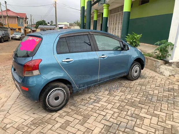 Toyota Vitz 2010 Blue