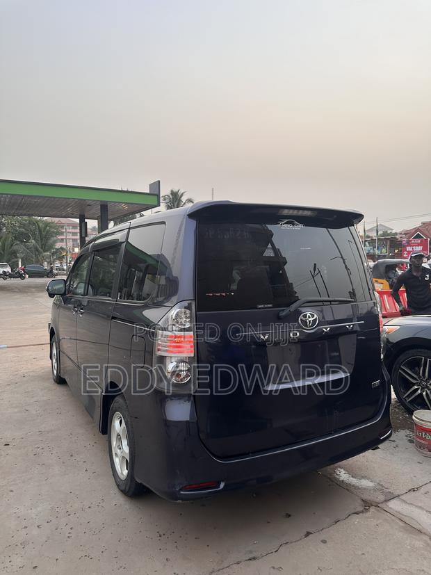 Toyota Voxy 2013 Brown