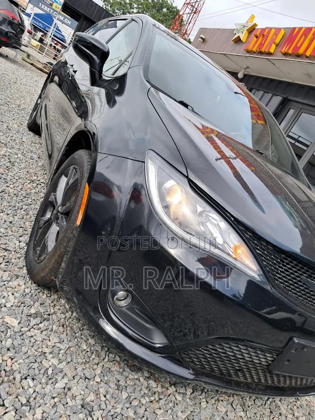 Chrysler Pacifica 2020 Black