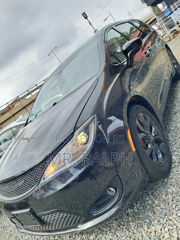 Chrysler Pacifica 2020 Black