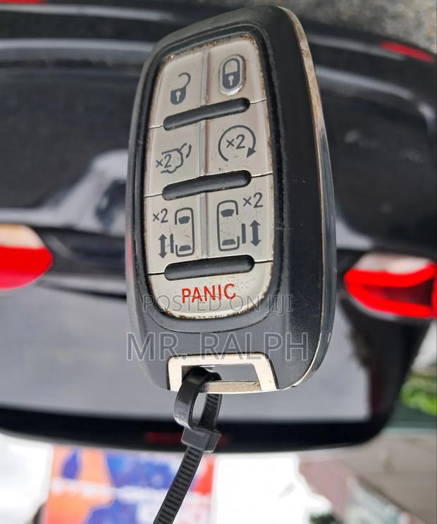 Chrysler Pacifica 2020 Black