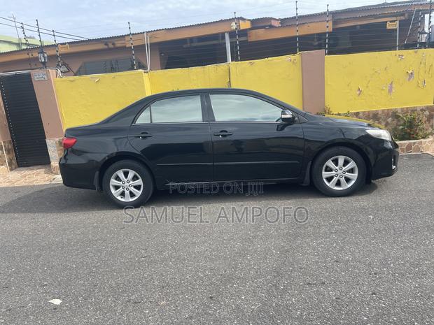 Toyota Corolla Altis 2011 Black