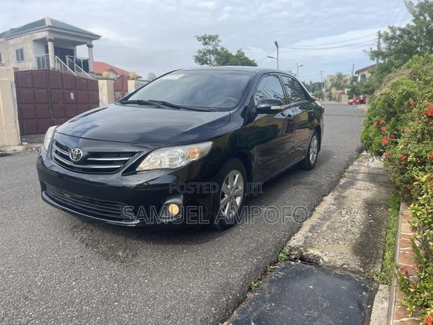 Toyota Corolla Altis 2011 Black