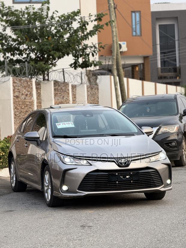 Toyota Corolla LE 2023 Gold
