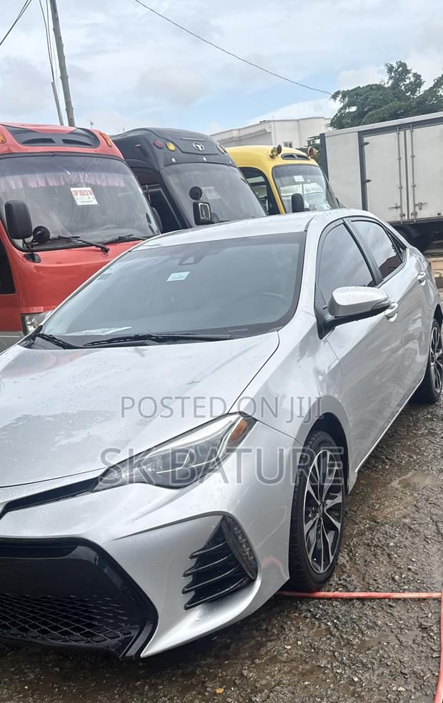 Toyota Corolla SE (1.8L 4cyl 6M) 2019 Silver