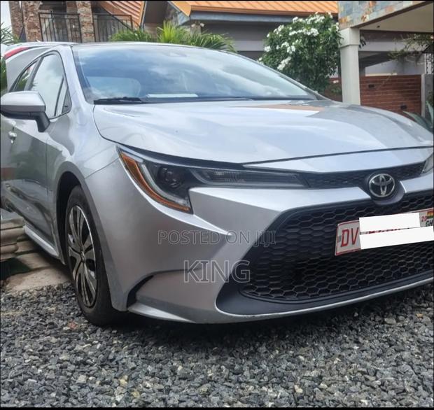 Toyota Corolla LE 2020 Silver