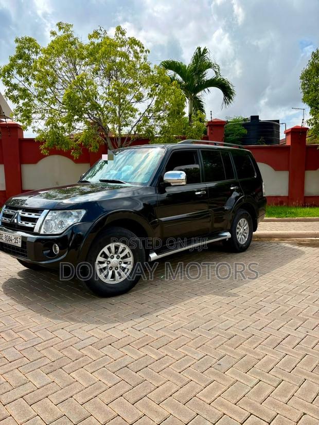 Mitsubishi Pajero IO 2015 Black