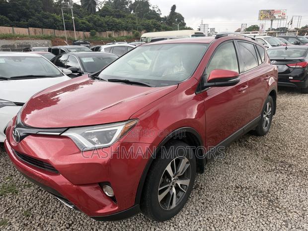 Toyota RAV4 XLE AWD (2.5L 4cyl 6A) 2017 Red