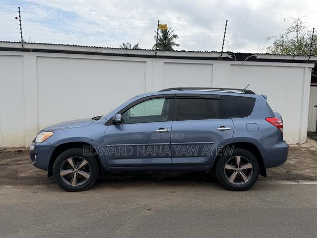 Toyota RAV4 2010 Blue