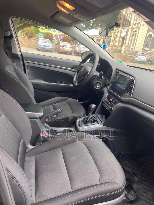 Hyundai Elantra SE Sedan FWD (2.0L 4cyl 6M) 2017 Black