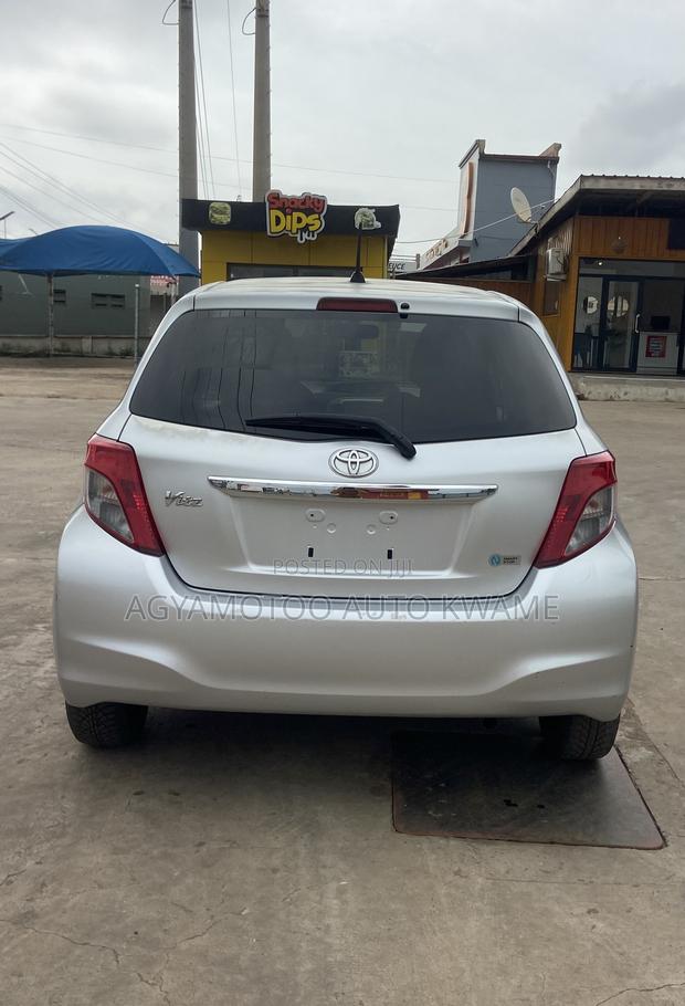Toyota Vitz 1.5 FWD 5dr 2012 Silver