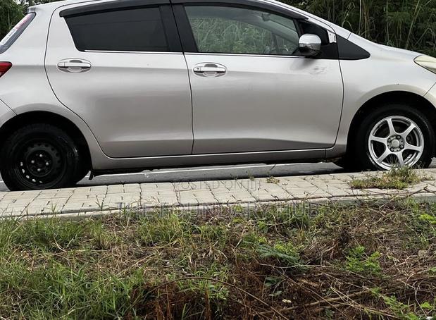Toyota Vitz 1.3 AWD 3dr 2012 Silver