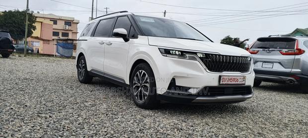 Kia Carnival 2021 White