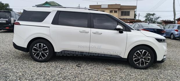 Kia Carnival 2021 White