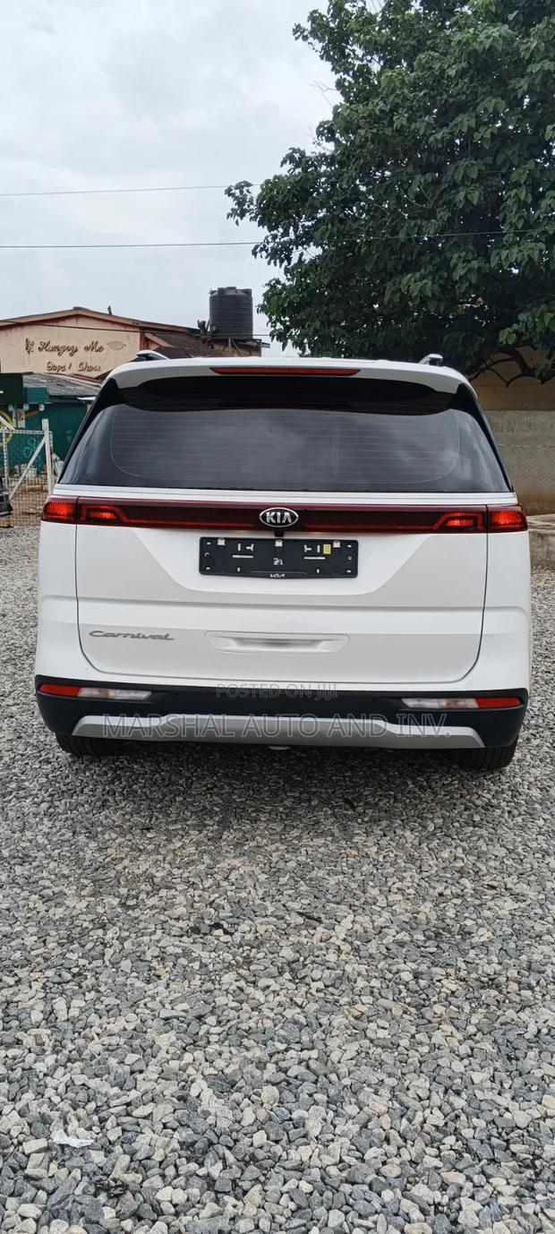 Kia Carnival 2021 White