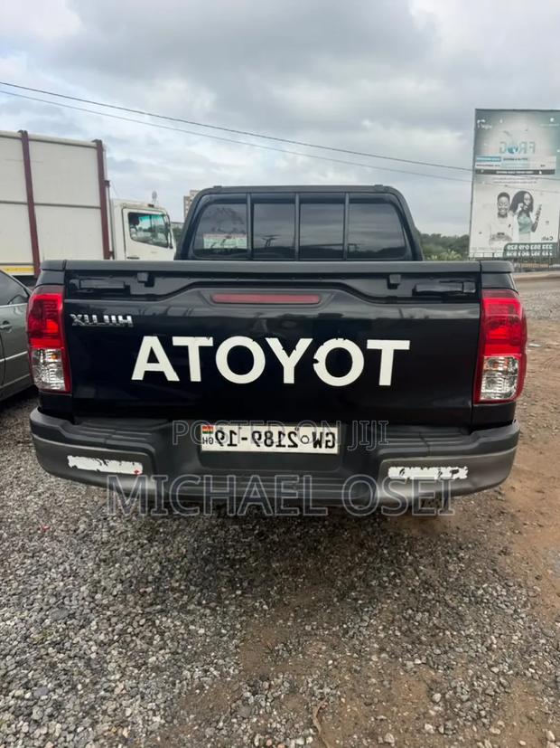 Toyota Hilux 2018 Black