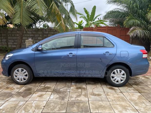 Toyota Belta 2010 Blue