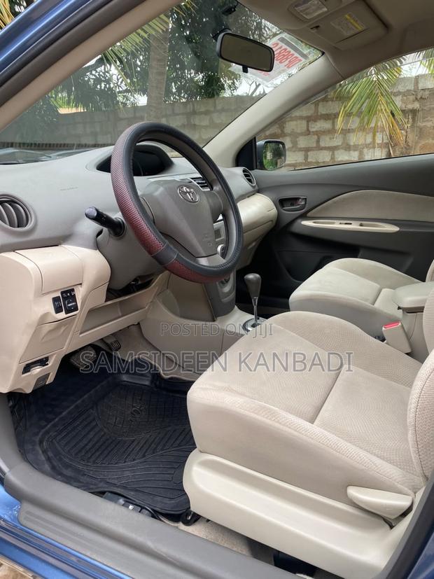Toyota Belta 2010 Blue