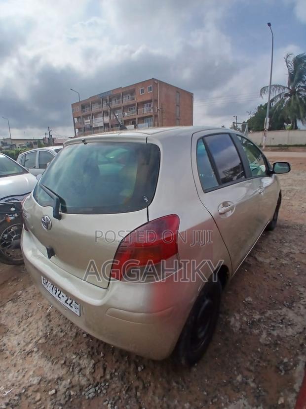 Toyota Vitz 1.3 AWD 5dr 2010 Gold