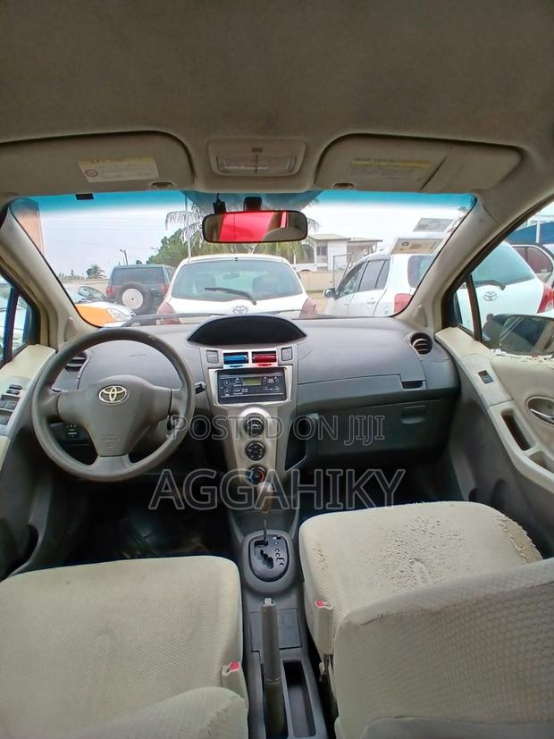 Toyota Vitz 1.3 AWD 5dr 2010 Black
