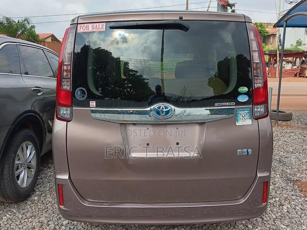 Toyota Voxy 2016 Brown