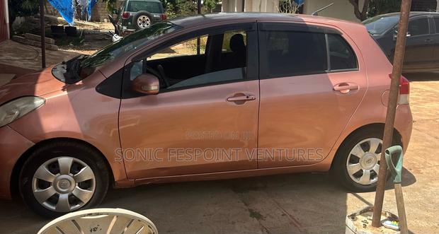 Toyota Vitz 1.3 FWD 5dr 2010 Brown