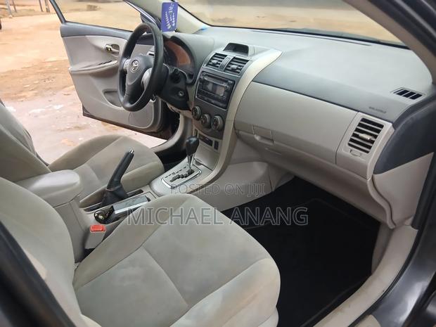 Toyota Corolla 2010 Gray