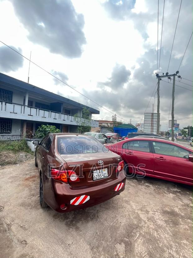 Toyota Corolla 2010 Brown