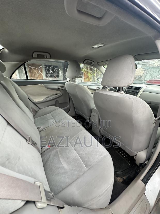 Toyota Corolla 2010 Silver