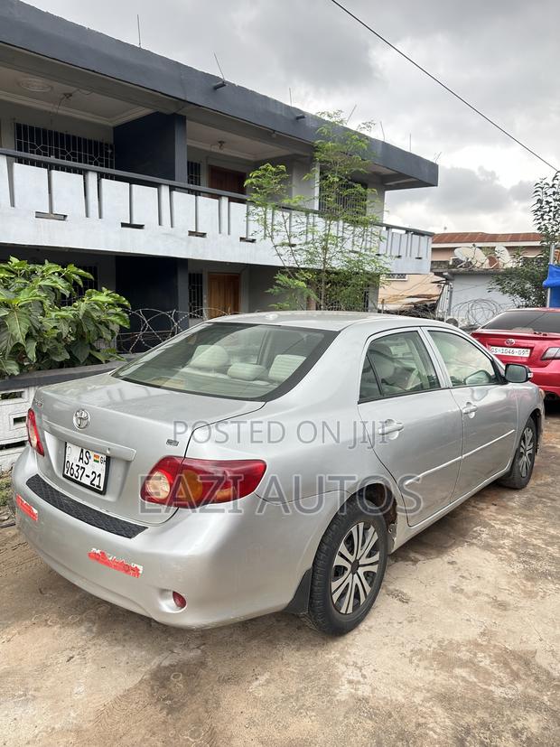 Toyota Corolla 2010 Silver