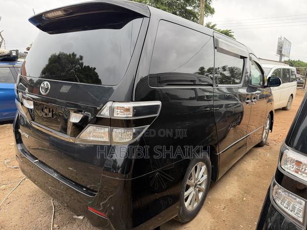 Toyota Vellfire Z 2.4 FWD 7-Seater 2010 Black
