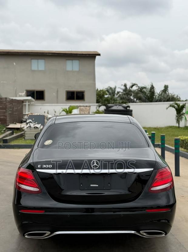 Mercedes-Benz E300 2018 Blue
