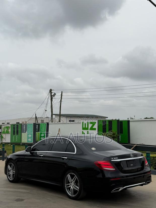 Mercedes-Benz E300 2018 Blue