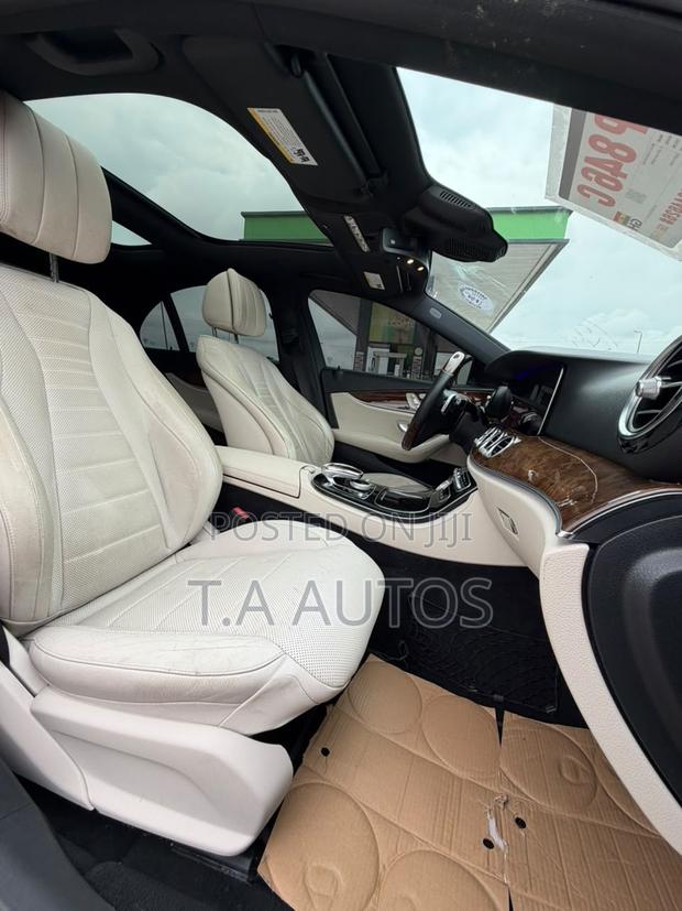 Mercedes-Benz E300 2018 Blue